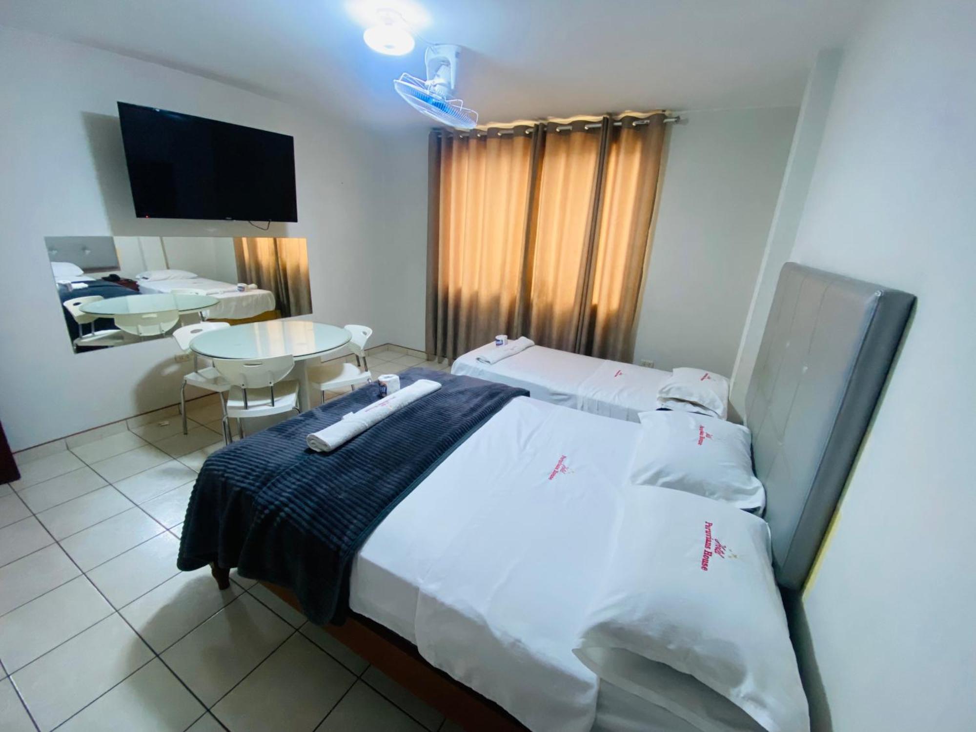 Hotel Peruvians House Callao Esterno foto